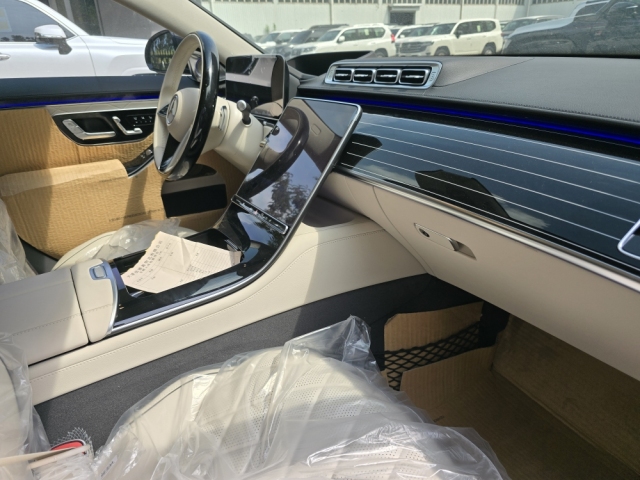 奔驰S500出色的静谧性营造豪华行驶质感凯发k8一触即发全新2025款平行进口(图6)