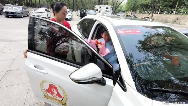 企业致敬白衣天使凝聚社会温情凯发k8国际首页登录沈阳爱心(图3)