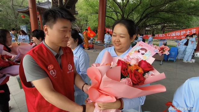 企业致敬白衣天使凝聚社会温情凯发k8国际首页登录沈阳爱心(图2)